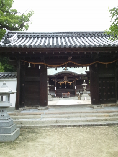 神門は三原城のものを移設したもの。三原市の糸碕神社